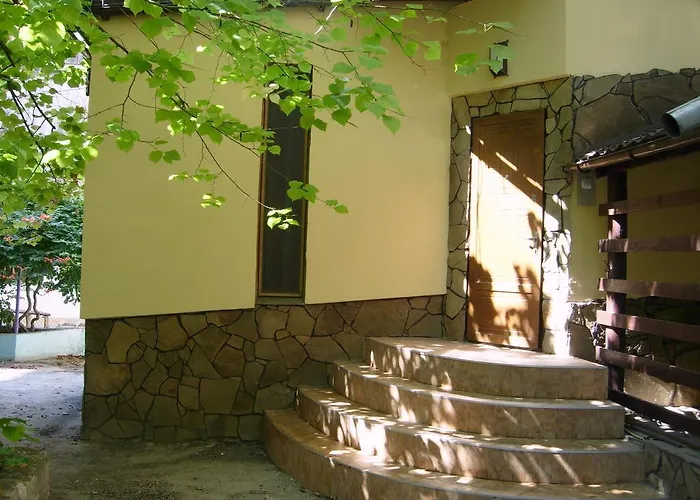 普希金斯卡亚公寓16 *